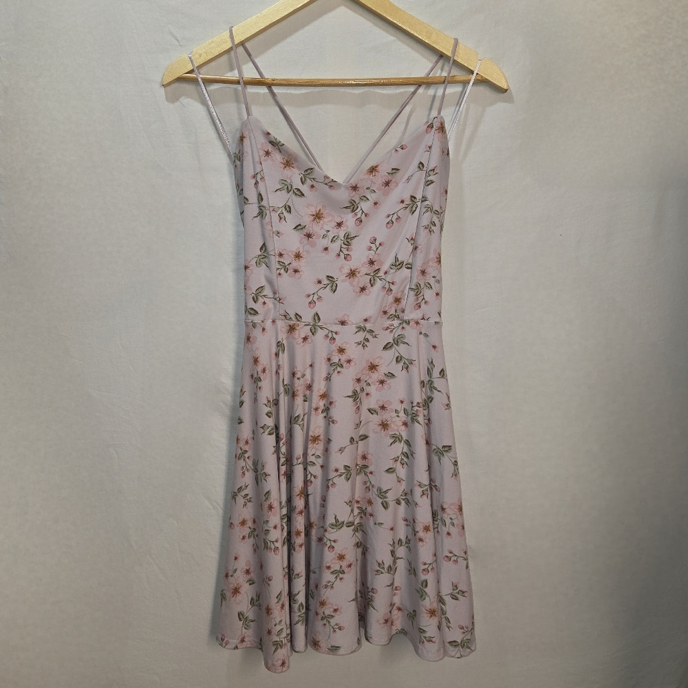 Fit & Flare Mini Summer Dress Size M Cute Floral Print Sundress V Neck